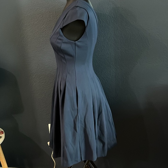 White House Black Market navy blue pleated skater dress lined sz 4 - Picture 4 of 9